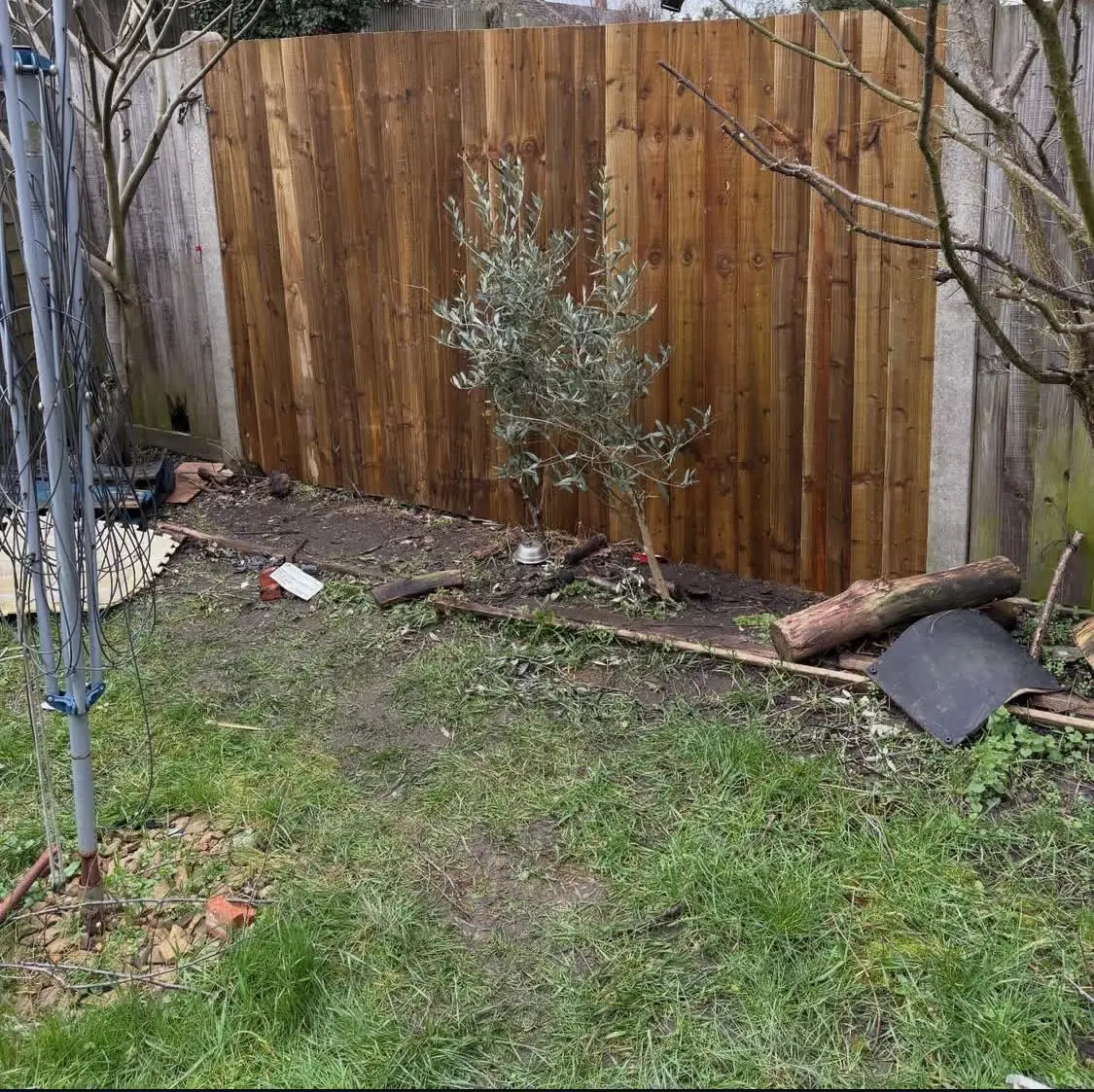 New fence panels fitted by GX Tree Care fencing contractors